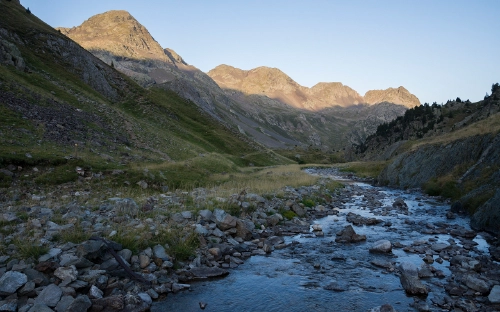 Clear way to the peak