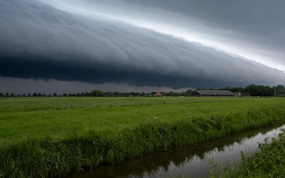 100 J/kg Shelfcloud